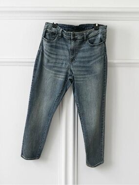 Frye Mid Rise Stretchy Jeans. Med. Wash With Whiskering. Size: 16